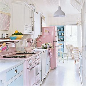Beautiful houses and gardens - mobilia-retro_pink kitchen.jpg